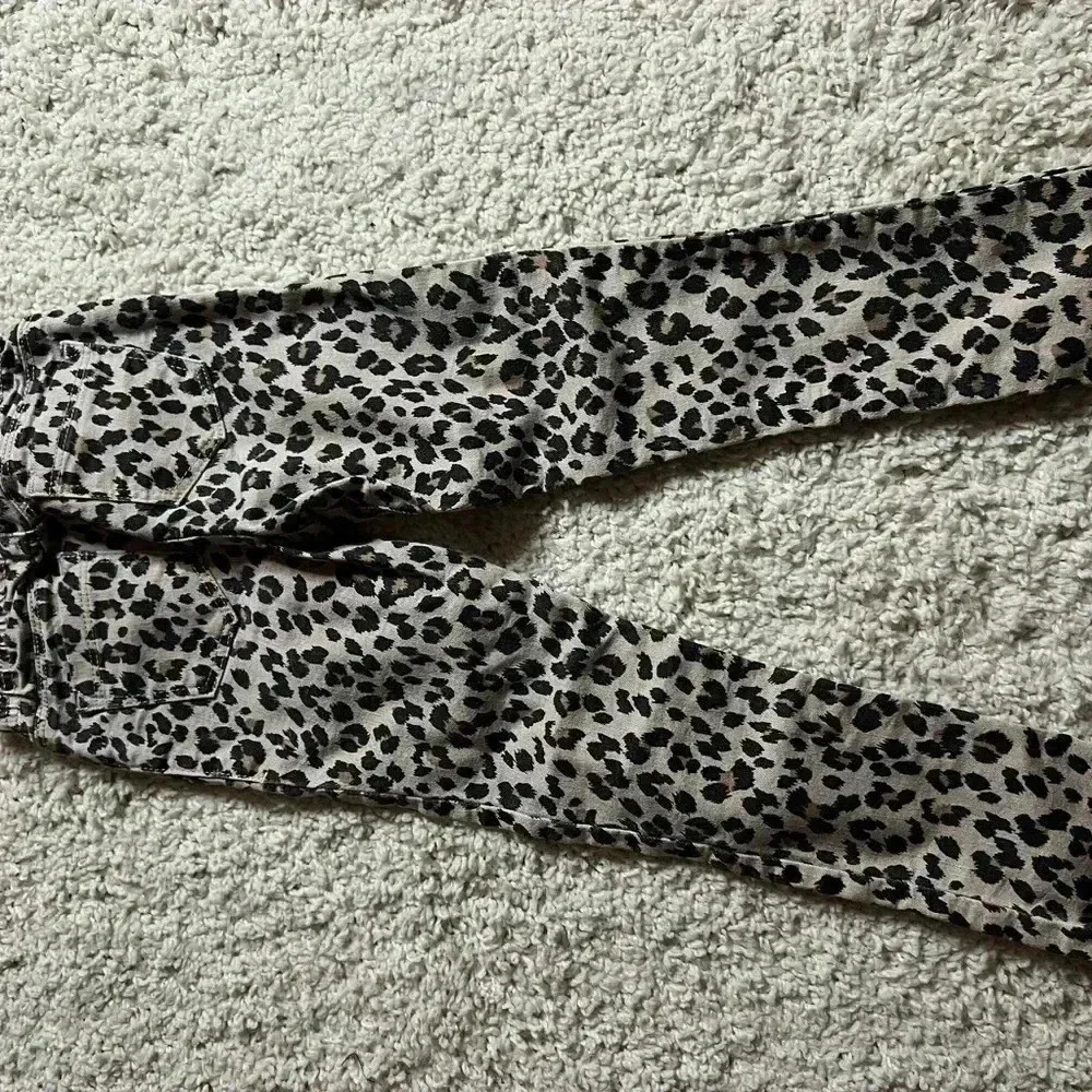 OLD NAVY GIRLS JEGGINGS SIZE 5T EUC LEOPARD PRINT